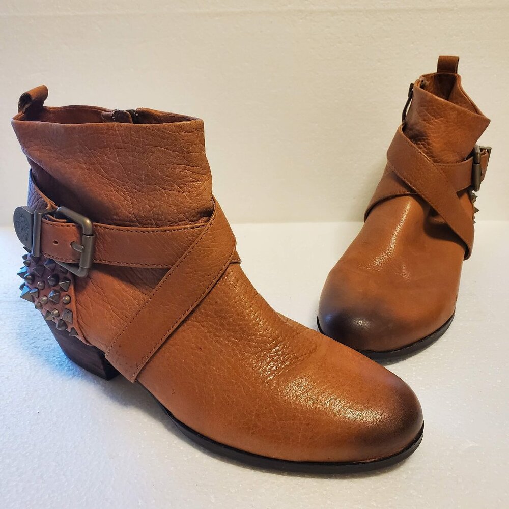 Vince Camuto Marcin Leather Studded Ankle Bootie Tan Brown - (8.5B / 38.5)